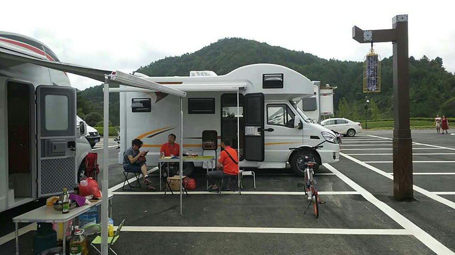 凯发k8体育APP官方网站下载依維柯房車在貴州房車營地展出