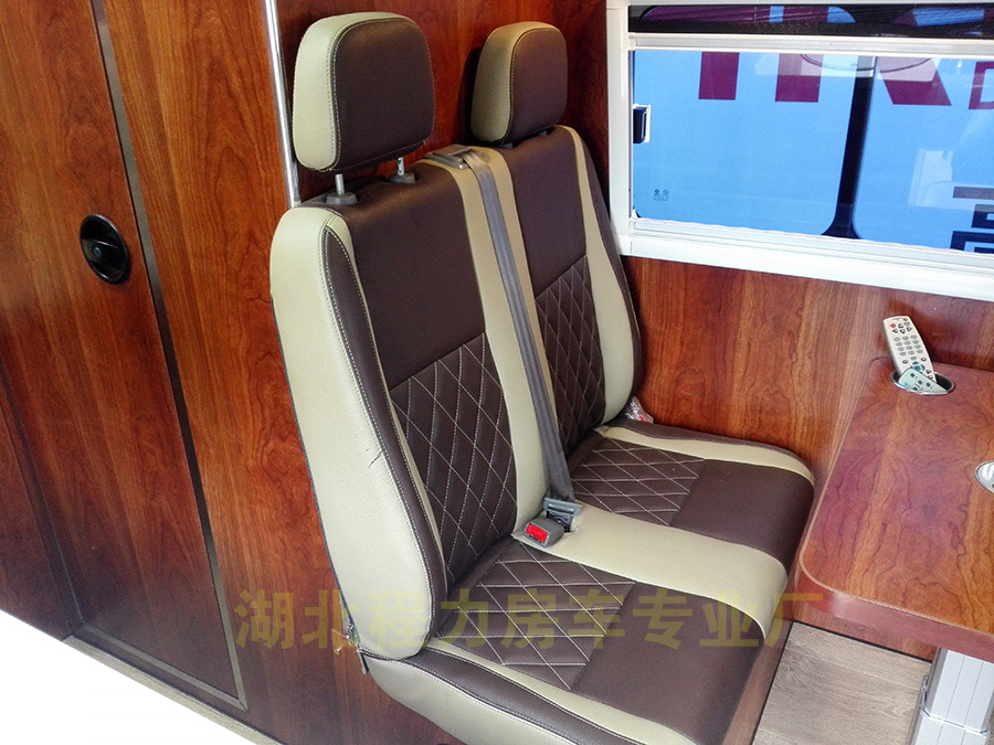 凯发k8体育APP官方网站下载東風禦風長軸高頂房車4