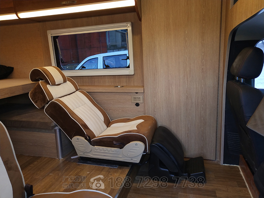 大通T60柴油2.8T單排四驅皮卡旅居車8
