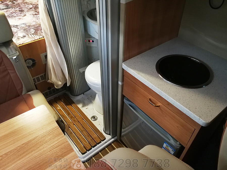 上汽大通V80短軸中頂自動擋五座房車內飾9