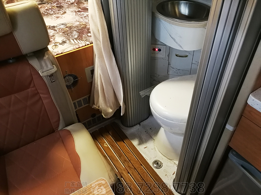 上汽大通V80短軸中頂自動擋五座房車內飾11